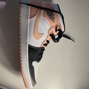 nike jordan 1 pink/white/black size mens size 10 never worn.